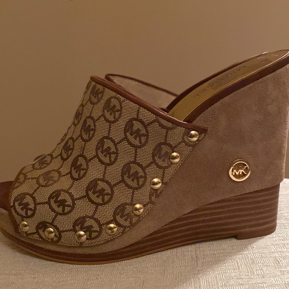 Shoes - Picture 3 of 6